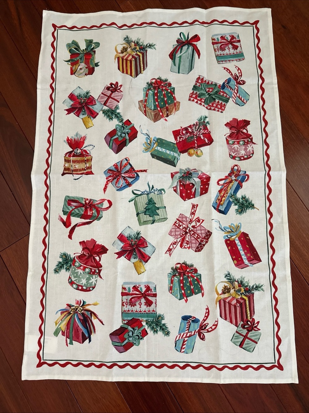 Sur La Table Kitchen Towel Christmas Present Design 20x30 In 100% Cotton NWOT